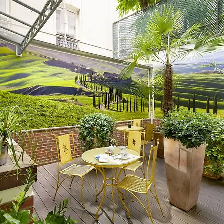 Le Relais Montmartre Parigi