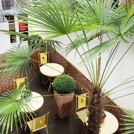 Le Relais Montmartre Hotel