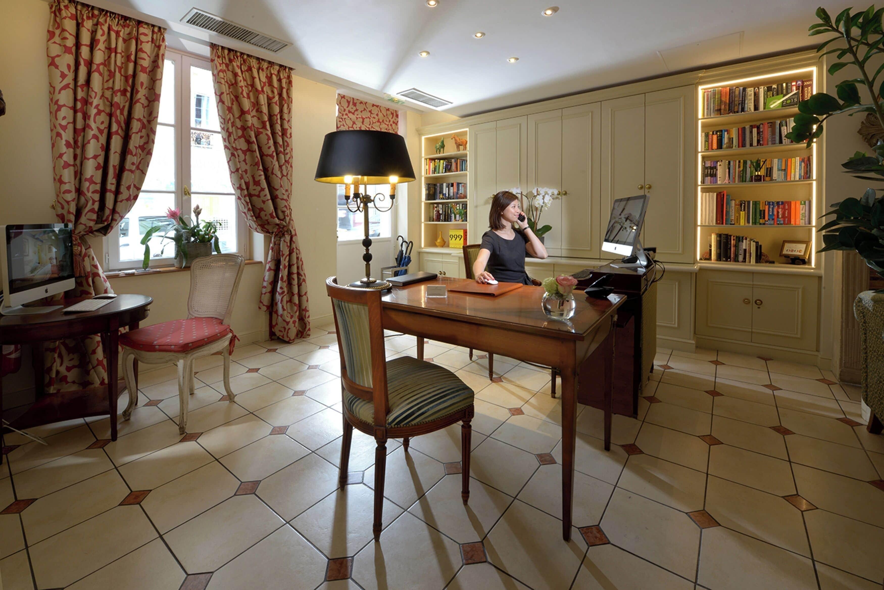 Le Relais Montmartre Parigi