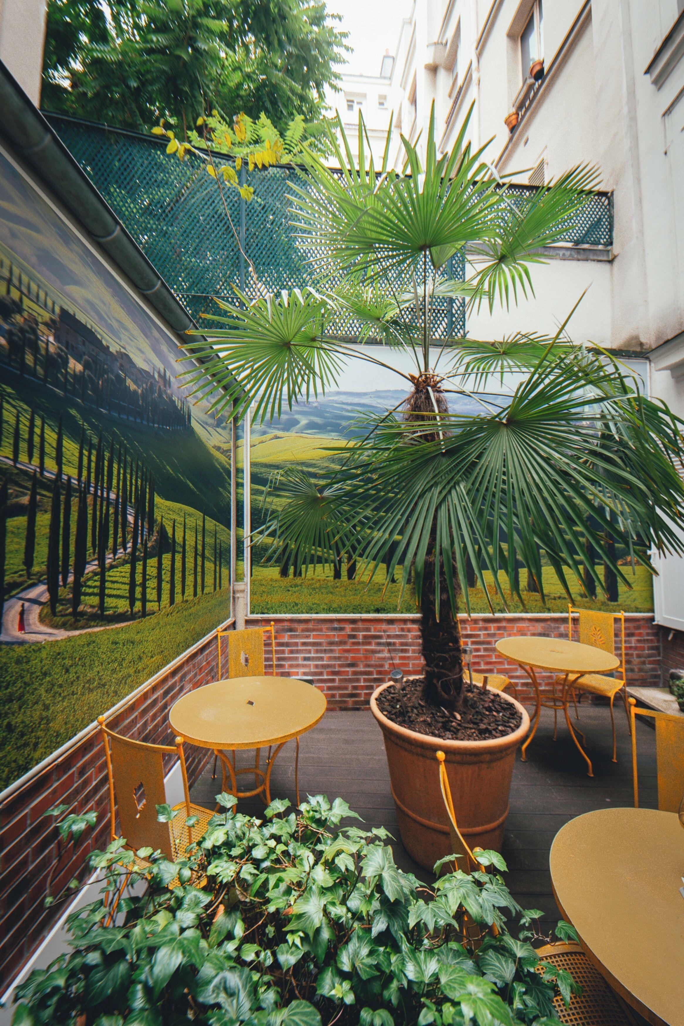 Le Relais Montmartre Hotel