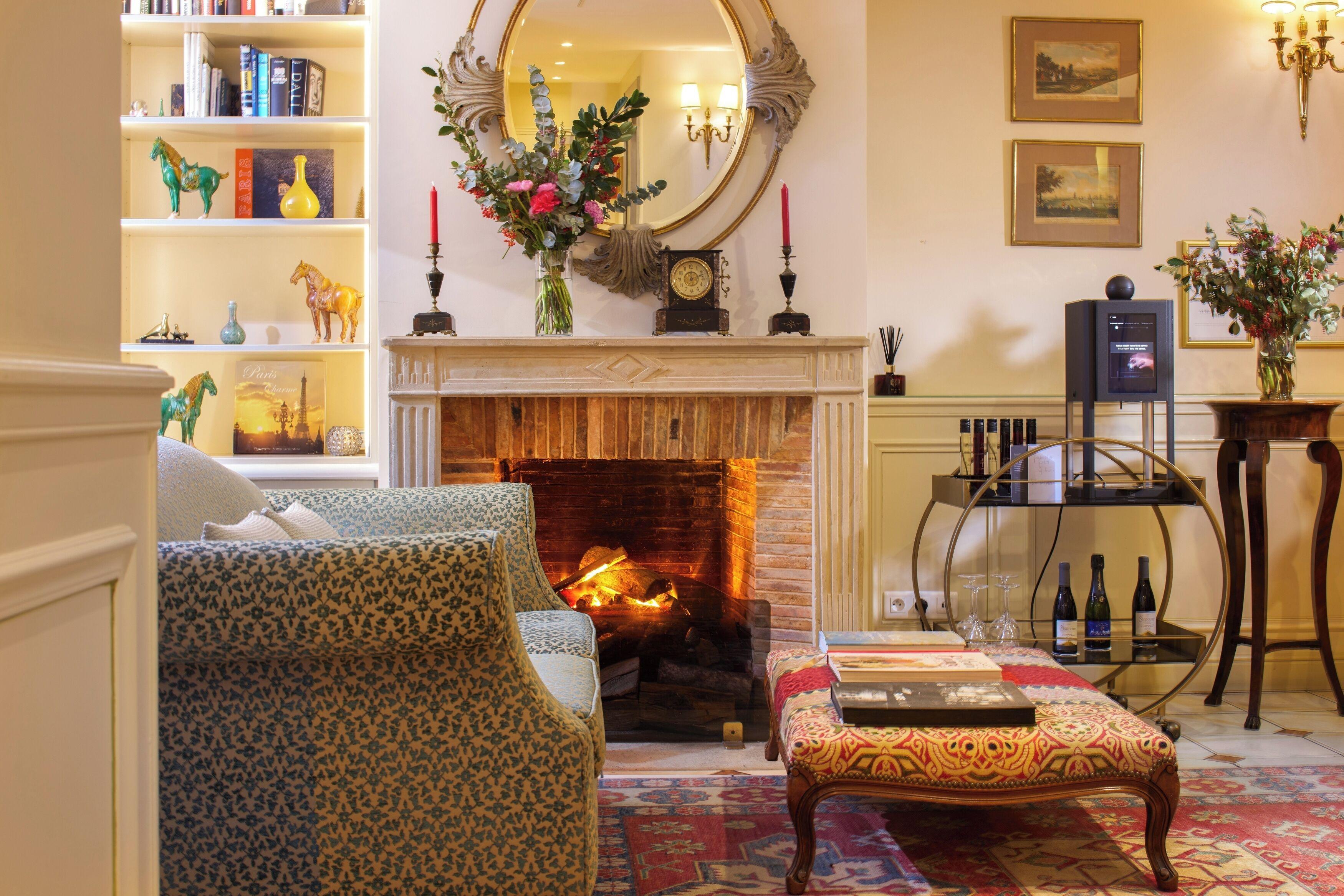 Le Relais Montmartre Hotel 4*