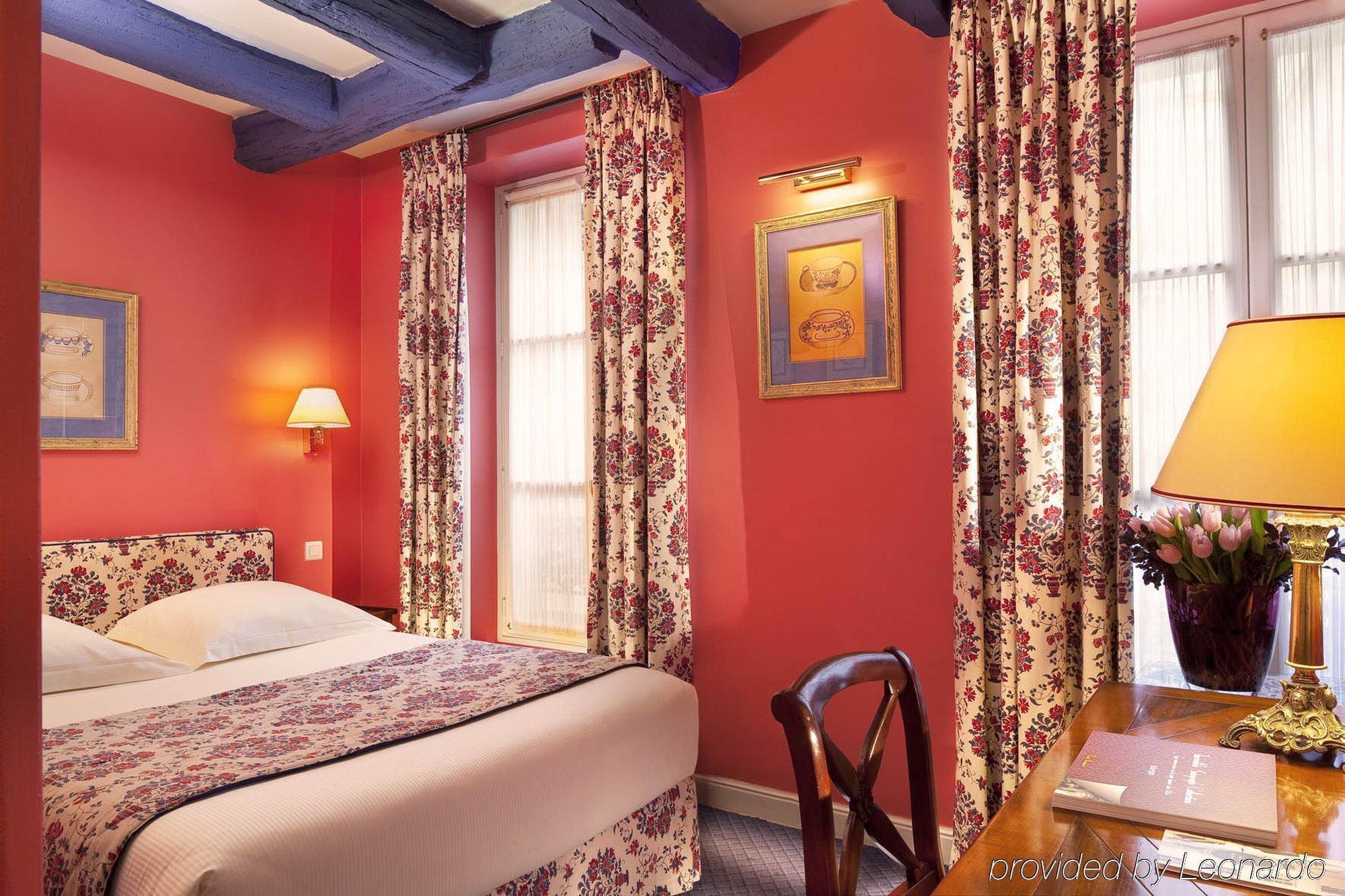 Le Relais Montmartre Hotel 4*
